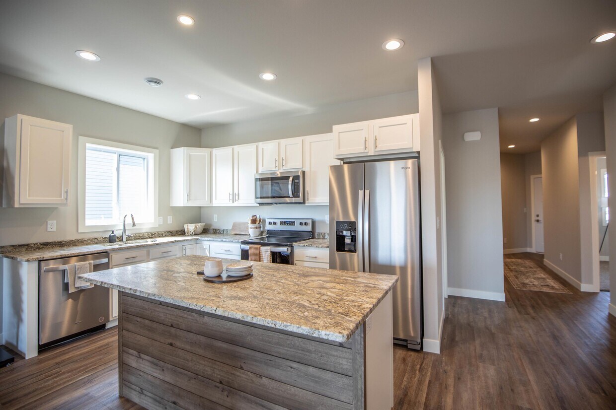 7030 67th St S, Horace, ND 58047 House for Rent in Horace, ND