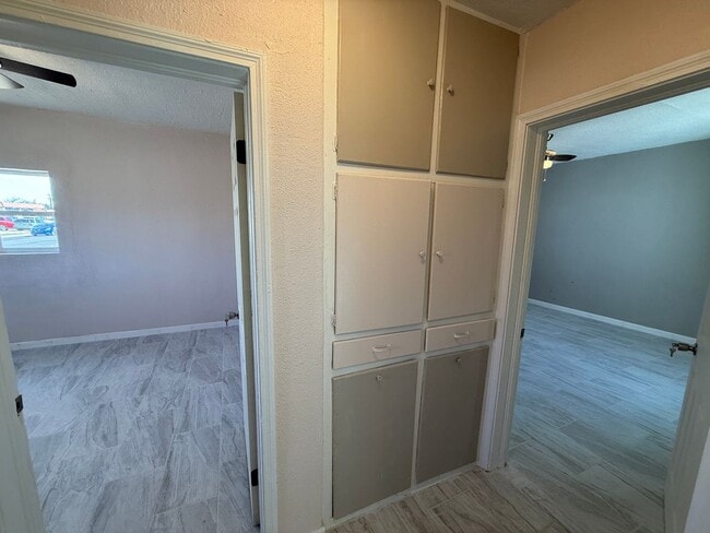 Building Photo - Recently Remodeled 2 Bedroom