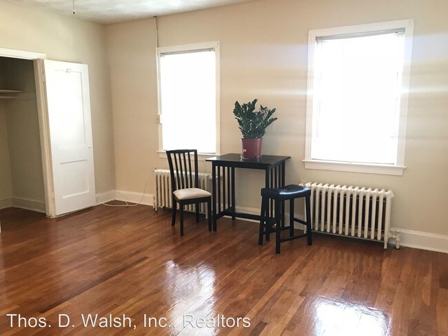 Building Photo - 4033 9th St NE