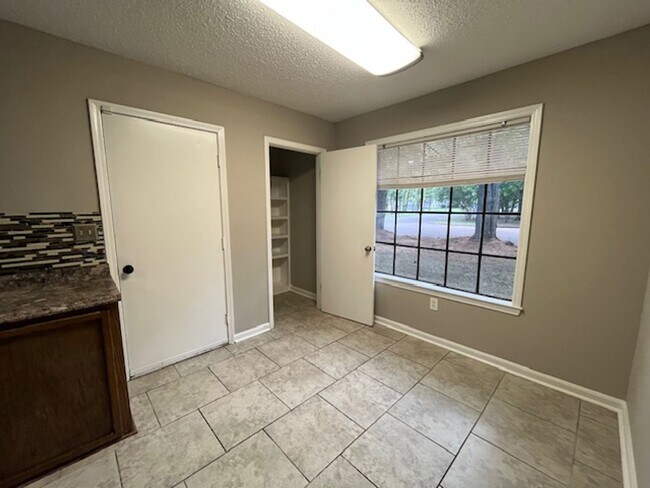 Foto del edificio - Renovated 3 Bedroom 2 Bath Home for Rent w...