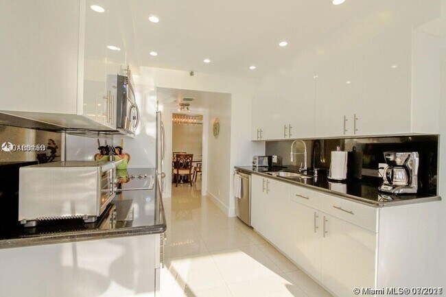 Building Photo - 20281 E Country Club Dr