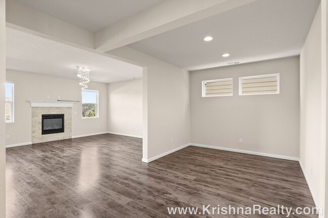 Building Photo - Beautiful 4 BD* 2.5 BA* +Bonus Room* Singl...