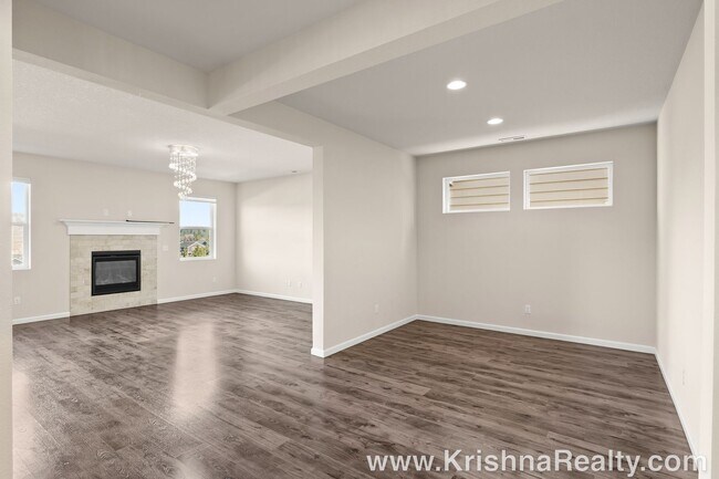 Foto del edificio - Beautiful 4 BD* 2.5 BA* +Bonus Room* Singl...