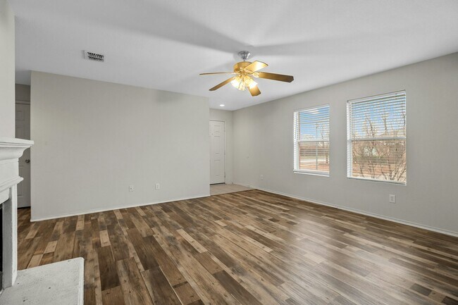 Foto del edificio - 1201 Lambert Dr