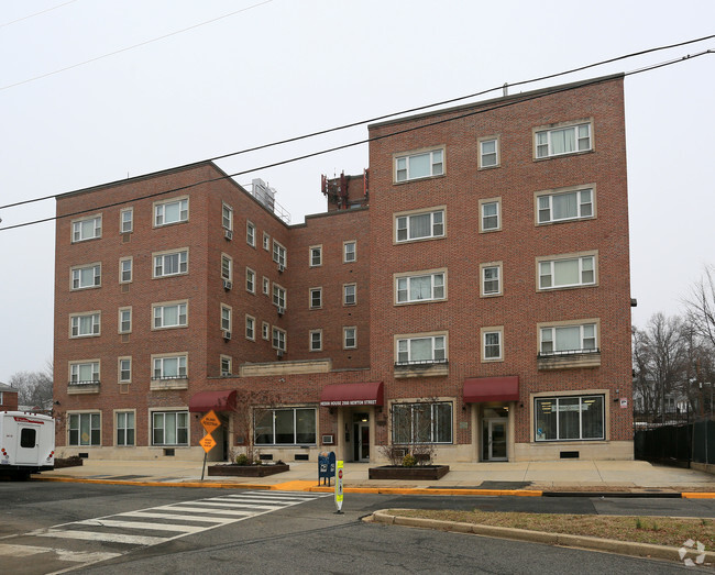 Building - Hedin House Apartments