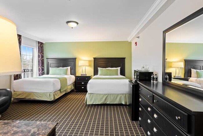 Building Photo - Serene stay with amenities & breakfast bar