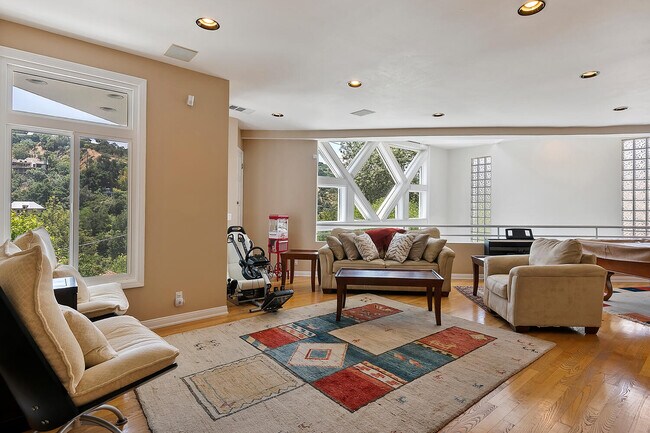 Family Room - 3901 Alta Mesa Dr
