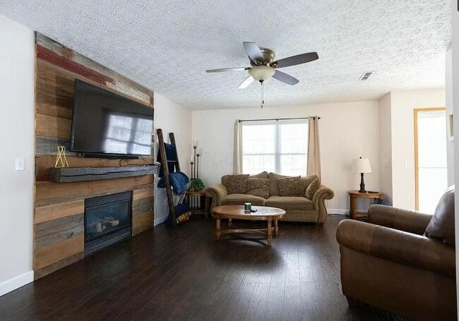 Building Photo - 106 Hewes St