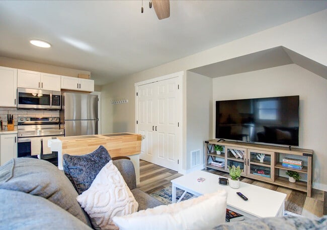 Foto del edificio - 156 Rodney Ct