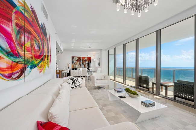 Foto del edificio - 5875 Collins Ave
