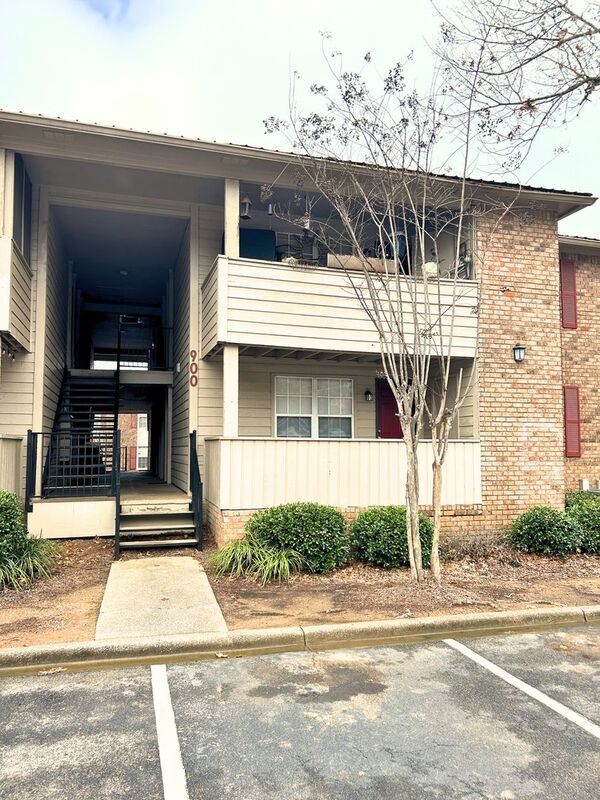 Primary Photo - 903 Chapel Creek Dr