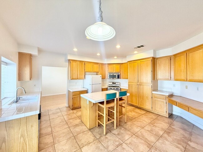Foto del edificio - Beautiful 7B/4BA Home in Moreno Valley Ava...