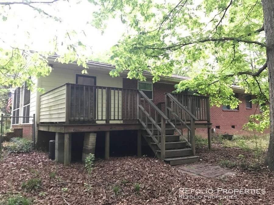 Building Photo - 834 Ralph Dr