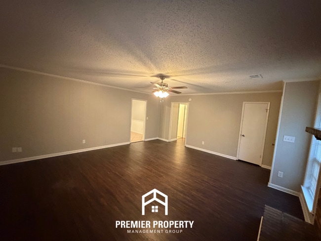 Building Photo - Charming 3BR/2BA Northport Home with Hardwood Floors & Brick Fireplace!