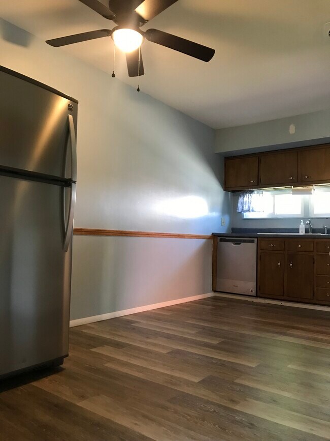 Building Photo - 908 Livermore Ln