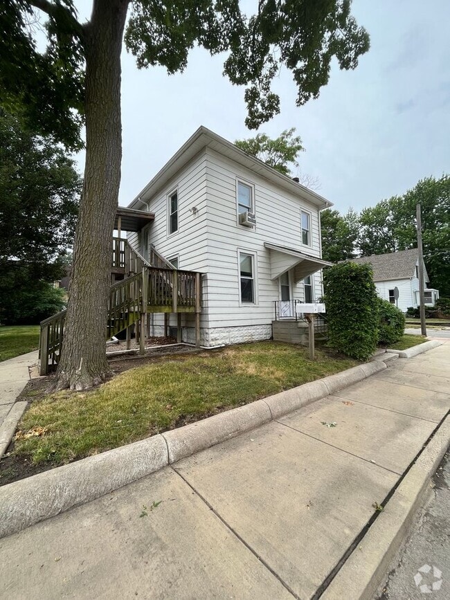 Building Photo - 208 W Miller St