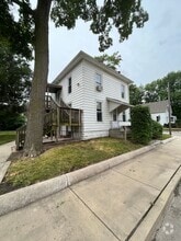 Building Photo - 208 W Miller St