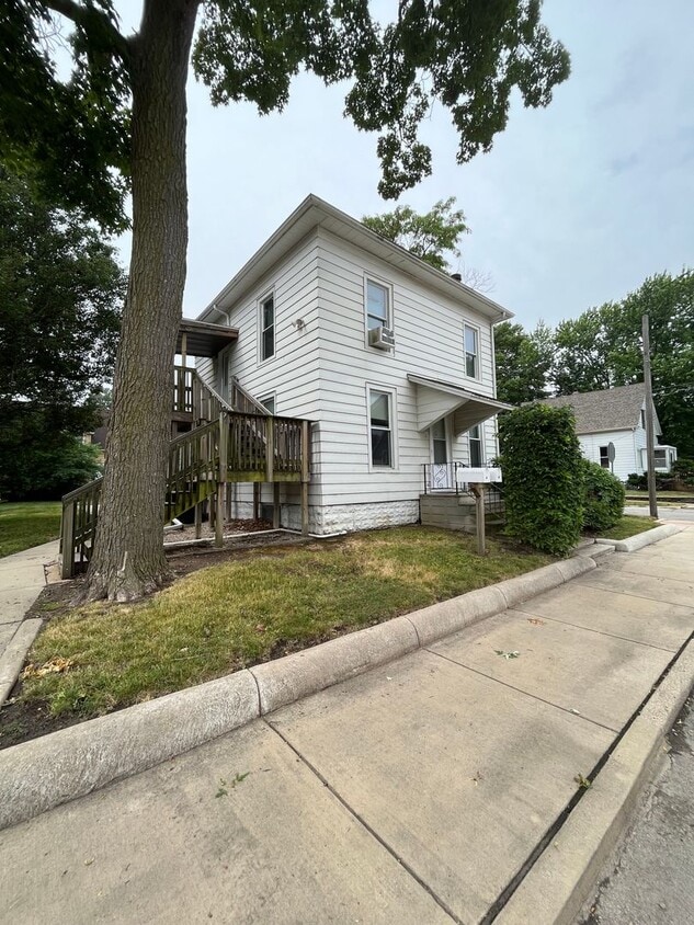 Primary Photo - 208 W Miller St