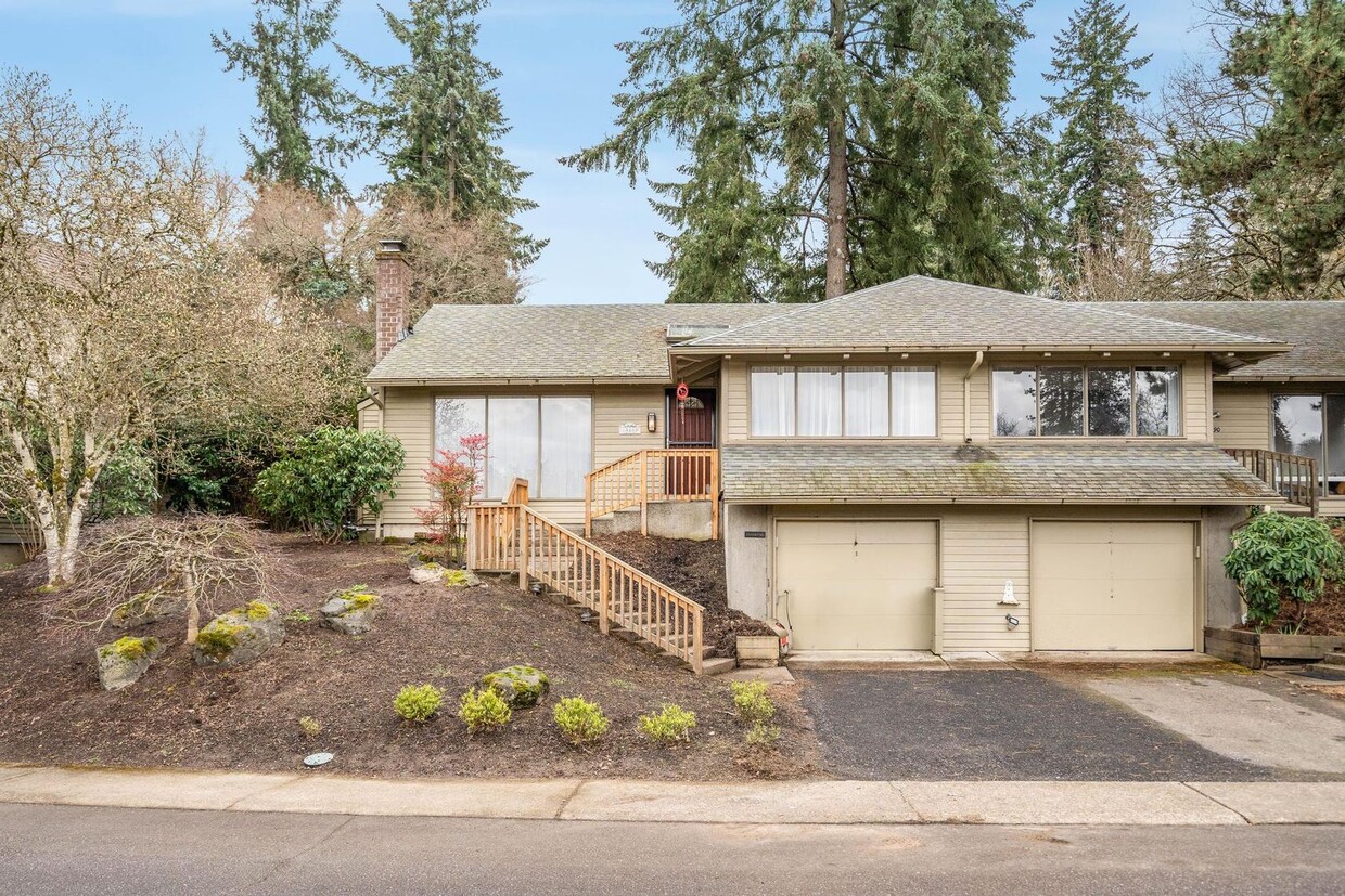 Primary Photo - Lovely 3-bdrm/2-bath hideaway in Beaverton...