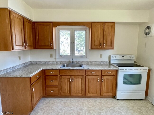 Foto del edificio - 5314 Berkshire Valley Rd