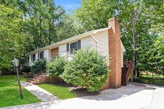 Building Photo - 8102 Sidras Ct