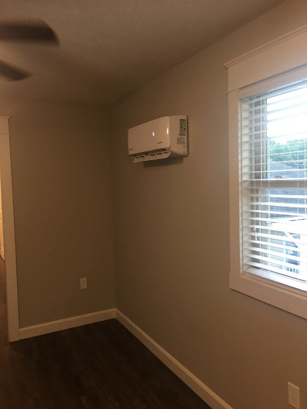 Foto del edificio - 320 E Main St