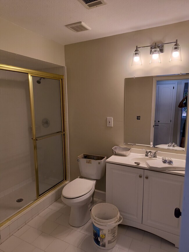 Foto del edificio - 1713 Ashwood Ct