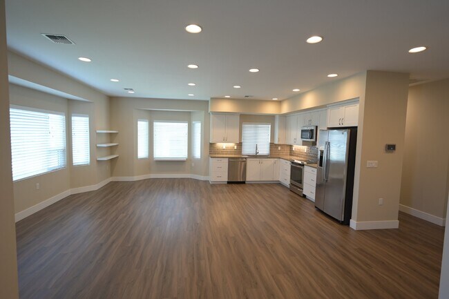 Foto del edificio - Very nice no-step entry, 2 bed, 2 bath, 1 ...