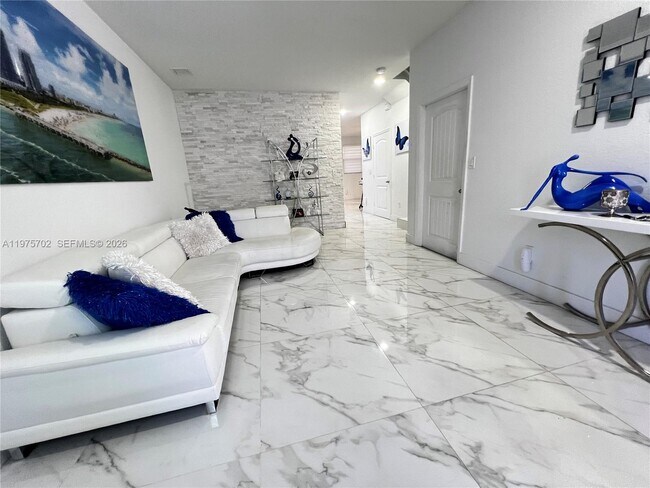 Foto del edificio - 748 NE 34th Ave