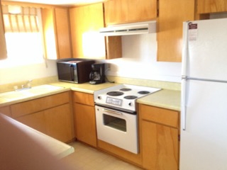 Kitchen - 562 N Queen Ct