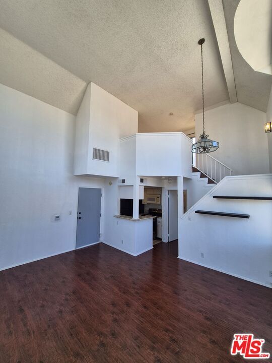 Building Photo - 1529 S Bundy Dr