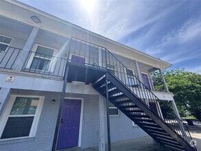 Building Photo - 901 Parmer Ave