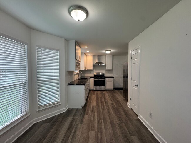 Foto del edificio - Conveniently Located 3 Bed 2.5 Bath Home i...