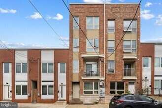 Building Photo - 823 N 15th St