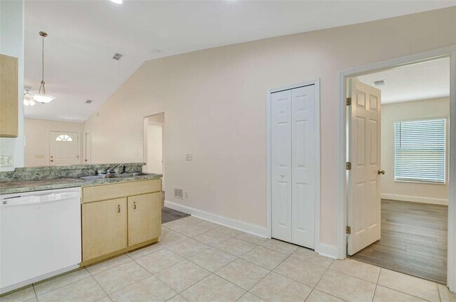 Foto del edificio - 51 Wellwood Ln