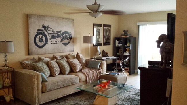 Foto del edificio - 2811 N Oakland Forest Dr