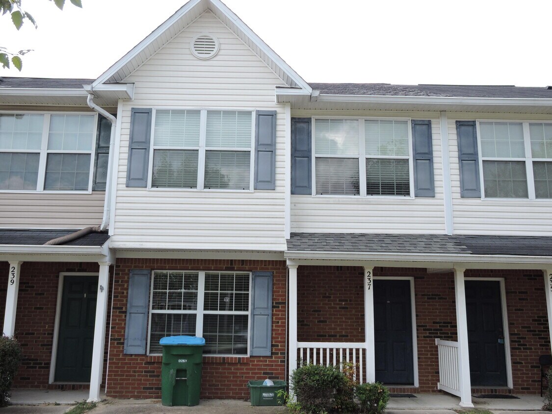 Foto principal - 237 Swaying Pine Ct