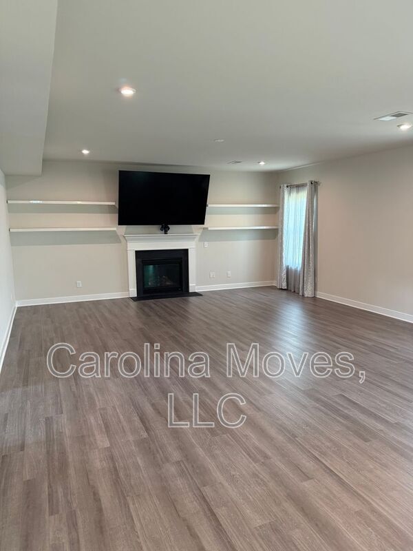 Foto del edificio - 245 Chinook Dr