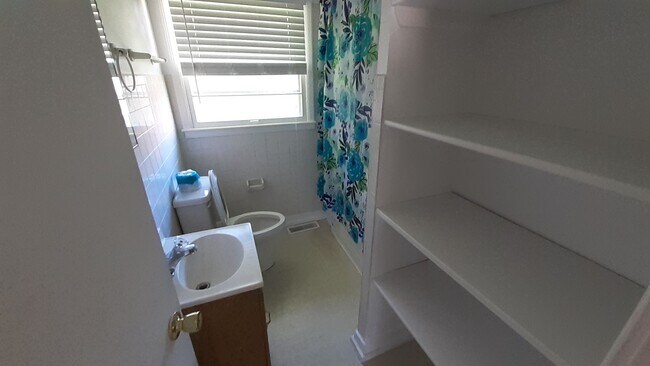 Building Photo - 1709 Whipple Drive | 3 Bed 2 Bath House |M...