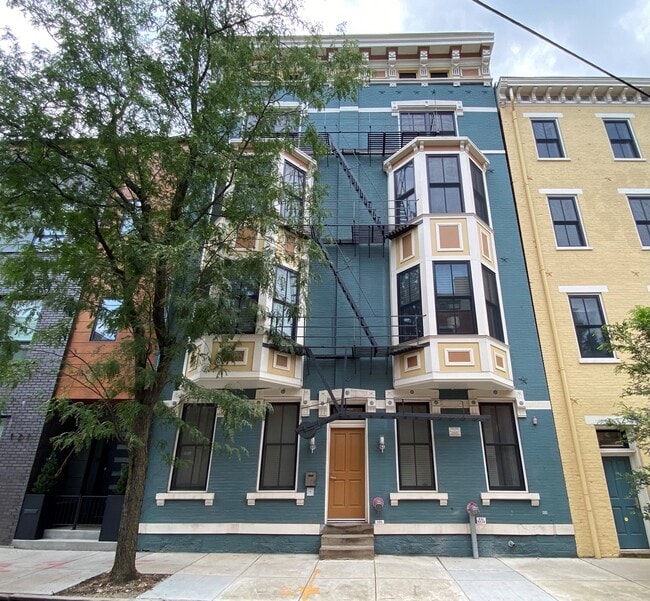Building Photo - 131 W 15th St