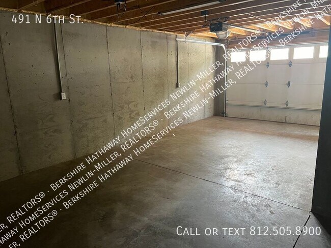 Building Photo - 2 Bed 1 Bath located in Clinton