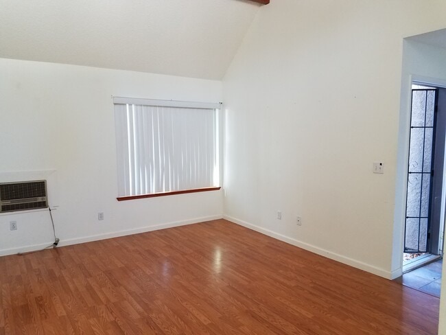 Building Photo - 1055 Baywood Dr