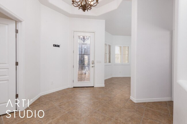 Building Photo - Beautiful 2-bedroom 2-bathroom and 2-car garage located in a gated community