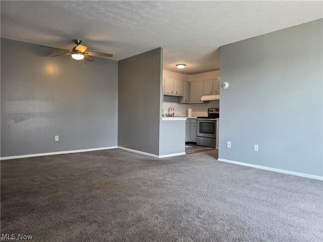 Foto del edificio - 16101 Maple Park Dr
