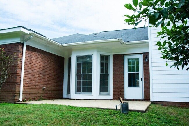Building Photo - 3 Bed 2 Bath 2 Car Garage - North Columbus