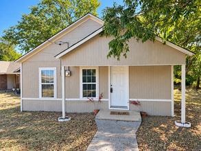 Building Photo - 1008 Van Winkle St