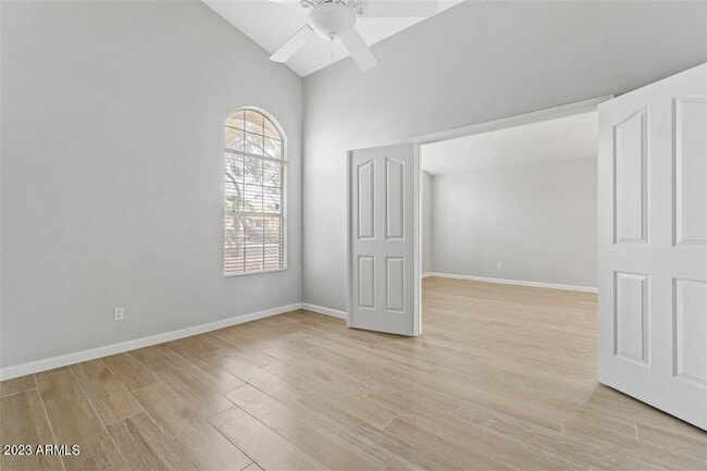 Foto del edificio - 1327 W Maria Ln