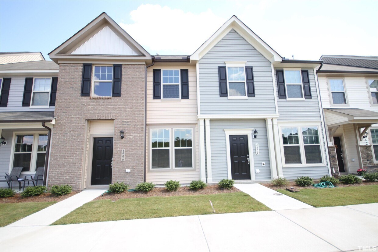 Primary Photo - 2493 Ashton Park Ln