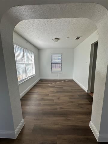 Foto del edificio - 2006 Oakglen Dr