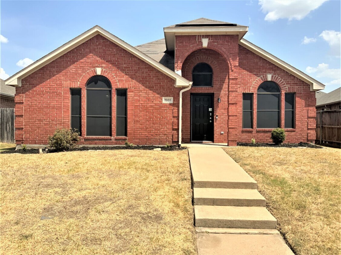 Foto principal - 7000 Club Creek Dr